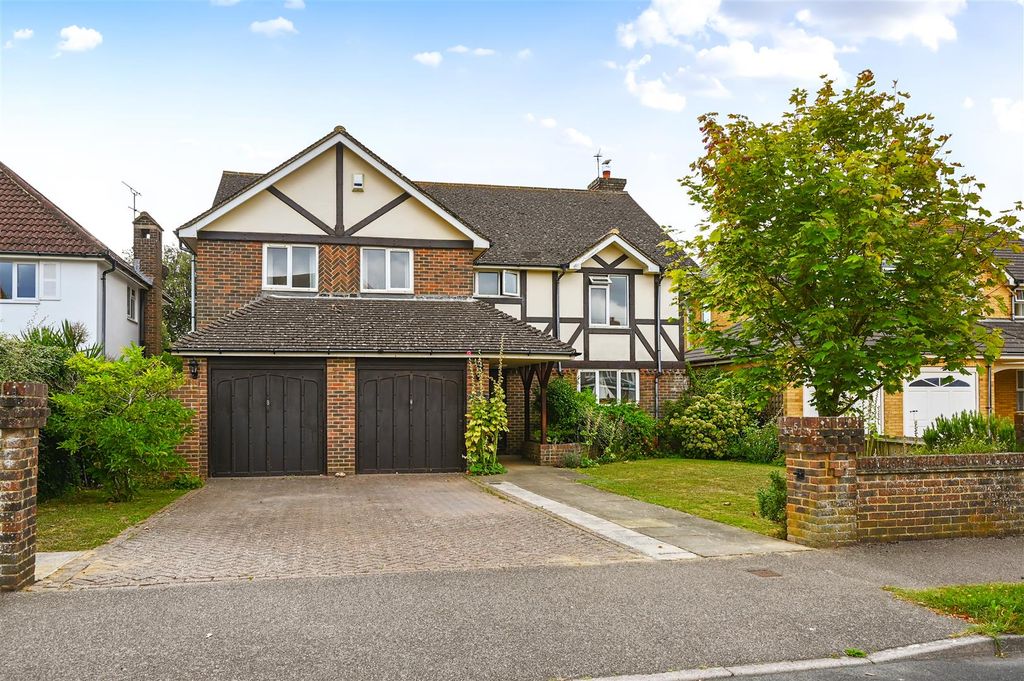 Property photo 1 of 28 5 Hartfield Road (30).Jpg