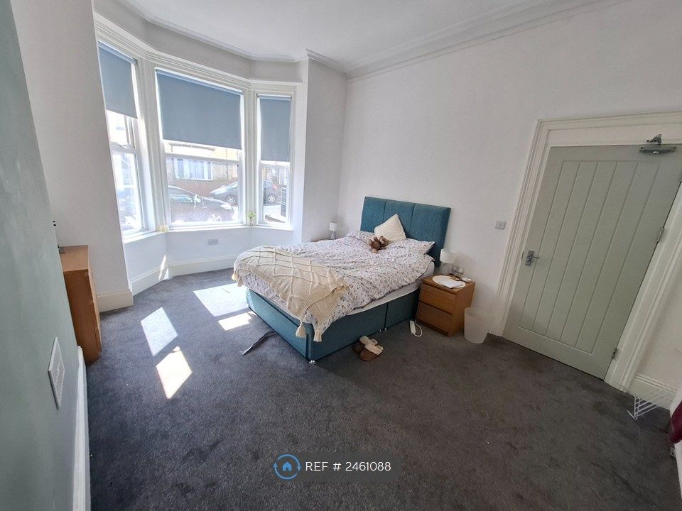 Property photo 1 of 10 Room 1 (Not En-Suite)