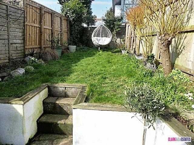 Property photo 2 of 12 Garden