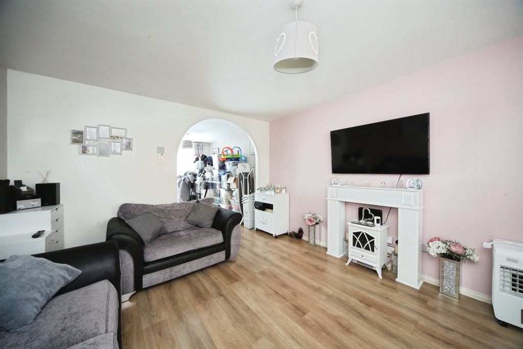 Property photo 3 of 13
