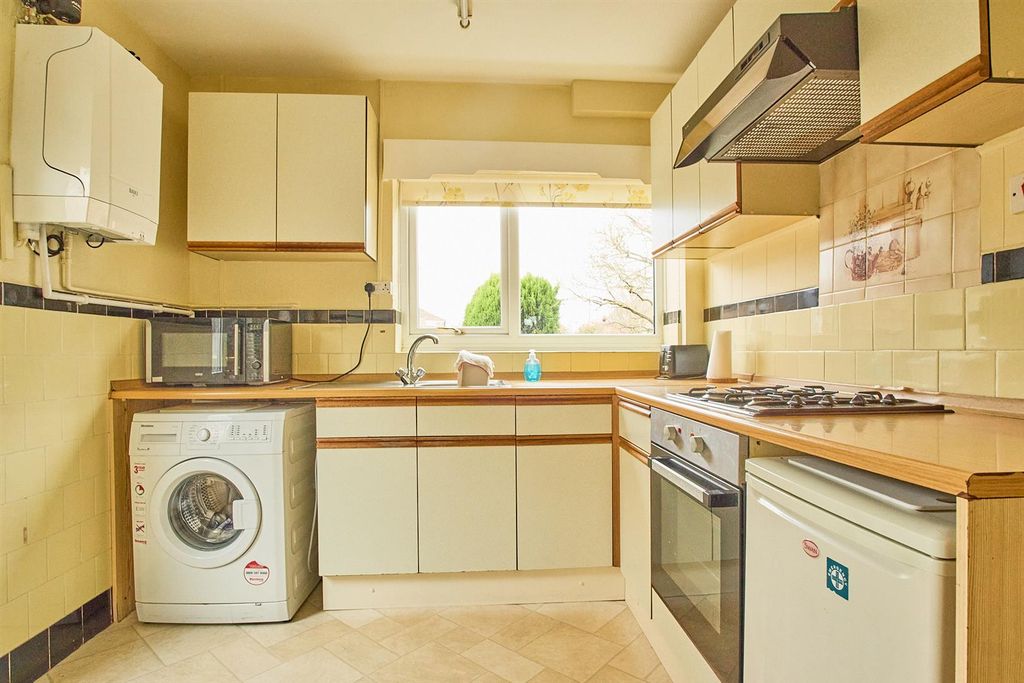 Property photo 3 of 14 Kitchen