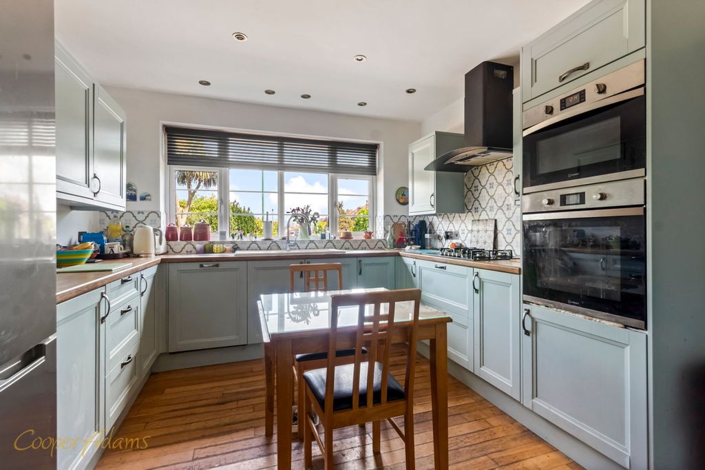 Property photo 3 of 16 Kitchen