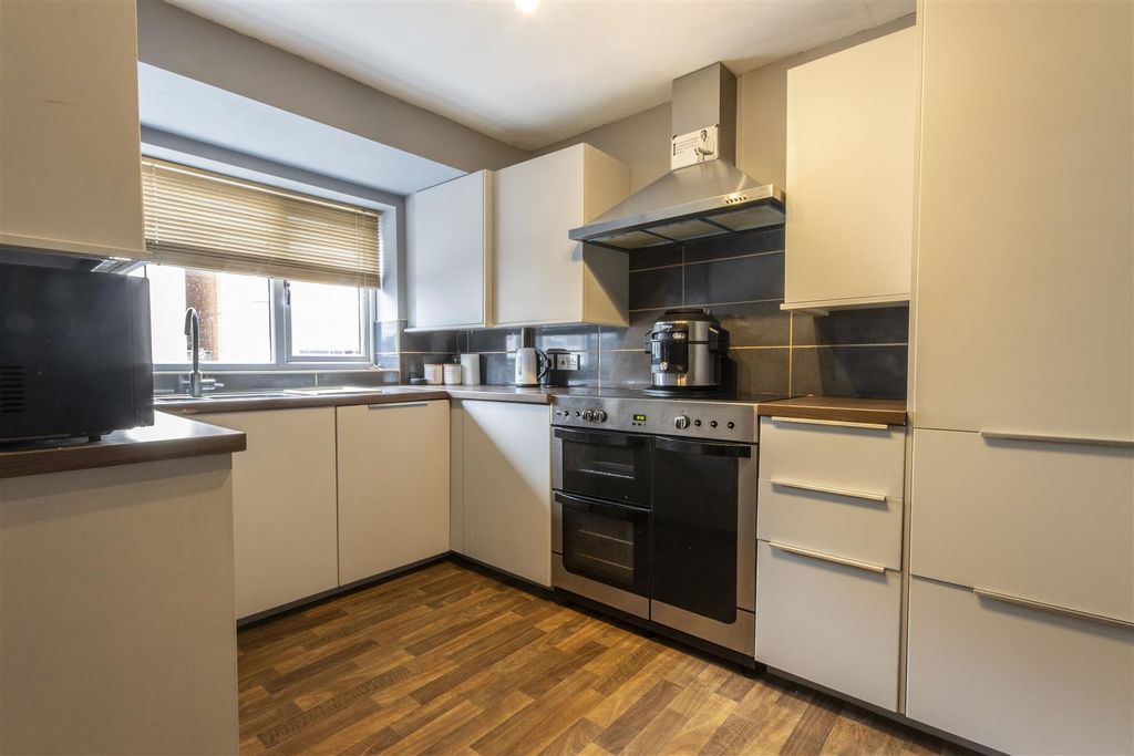 Property photo 3 of 16 Kitchen