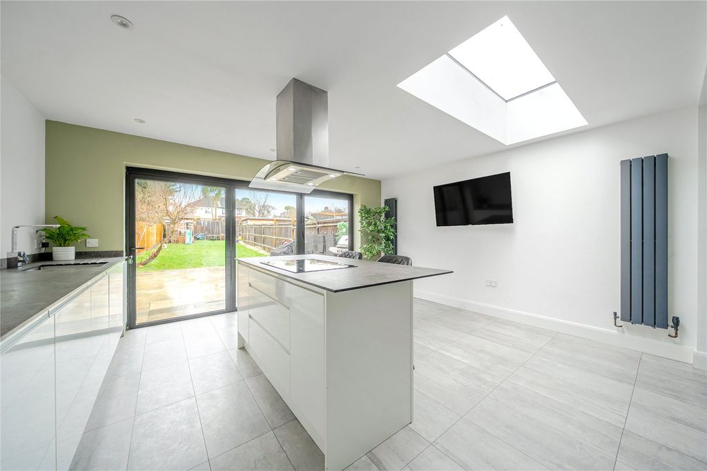 Property photo 2 of 17 Picture No. 16