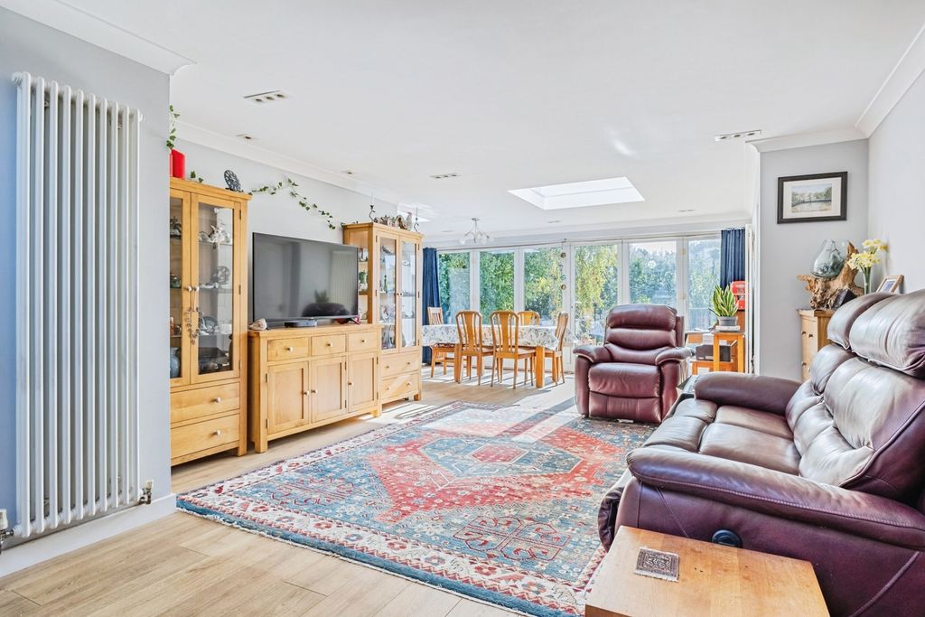 Property photo 3 of 28 Pbox-Img.Jpg