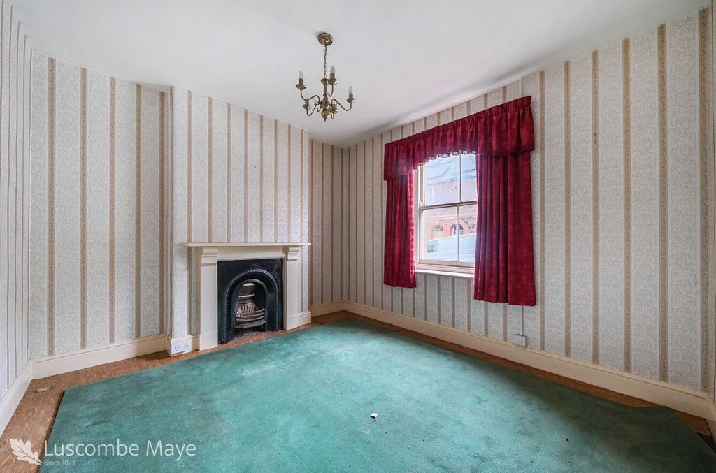 Property photo 2 of 17