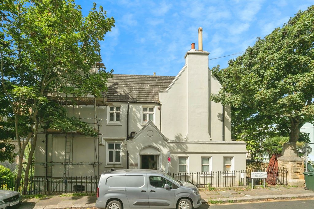 Property photo 1 of 7 Front