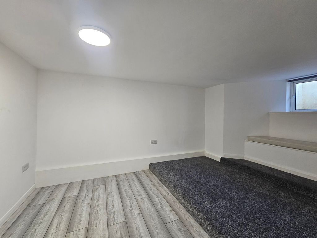 Property photo 2 of 6 Image