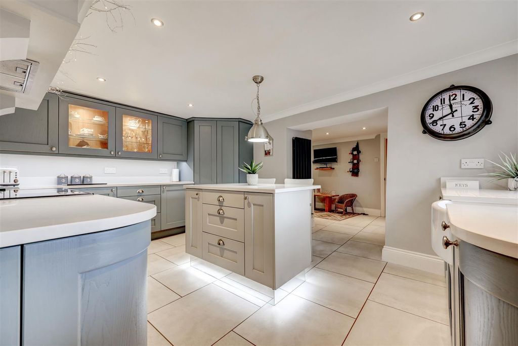 Property photo 2 of 45 Kitchen