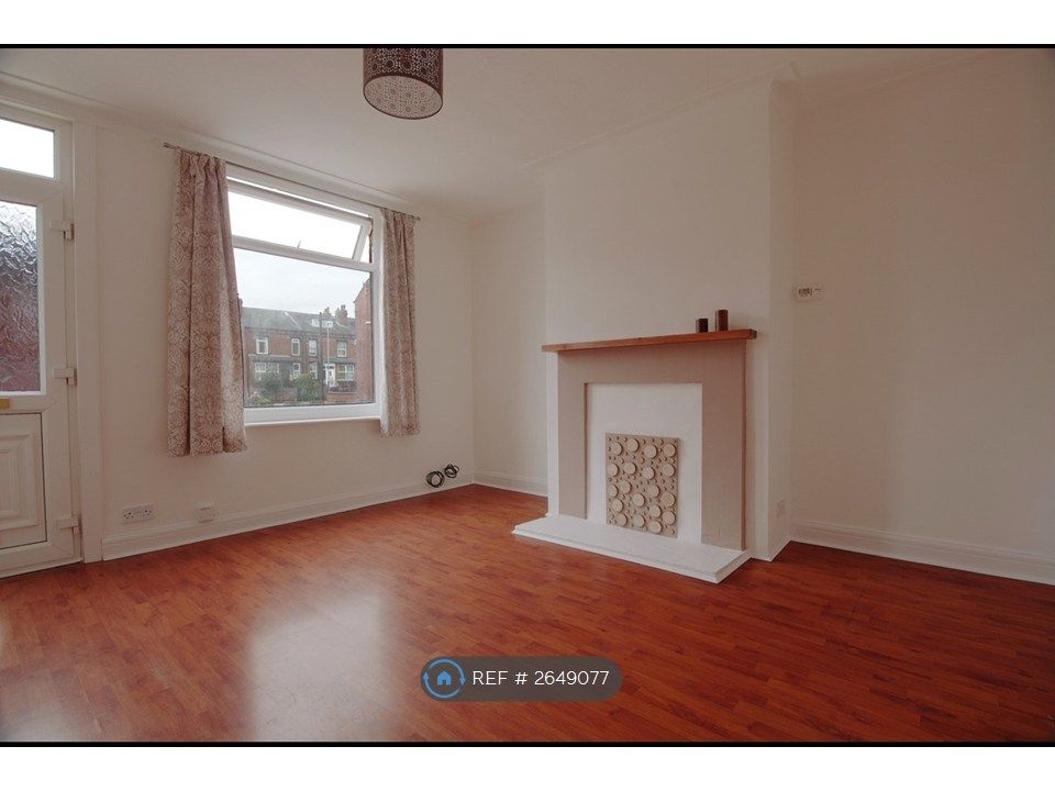 Property photo 1 of 11 Living Room