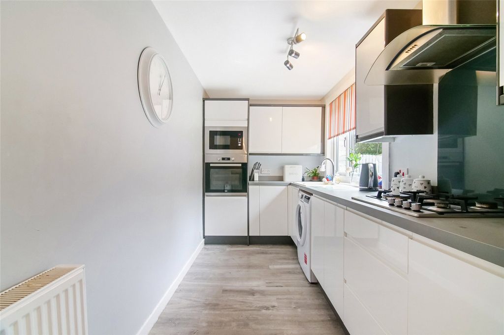 Property photo 3 of 12 Kitchen