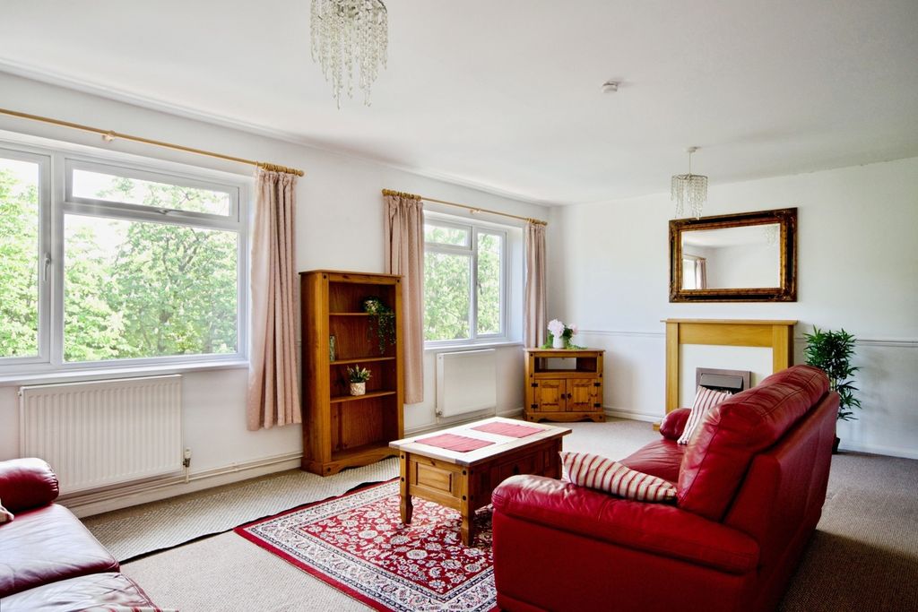 Property photo 3 of 19 Pbox-Img.Jpg
