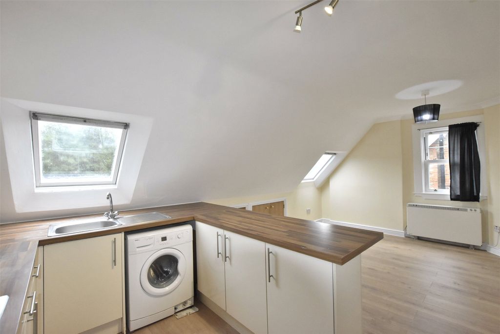Property photo 3 of 11 Kitchen