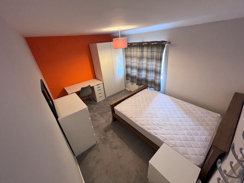 Property photo 3 of 5 Bedroom  3