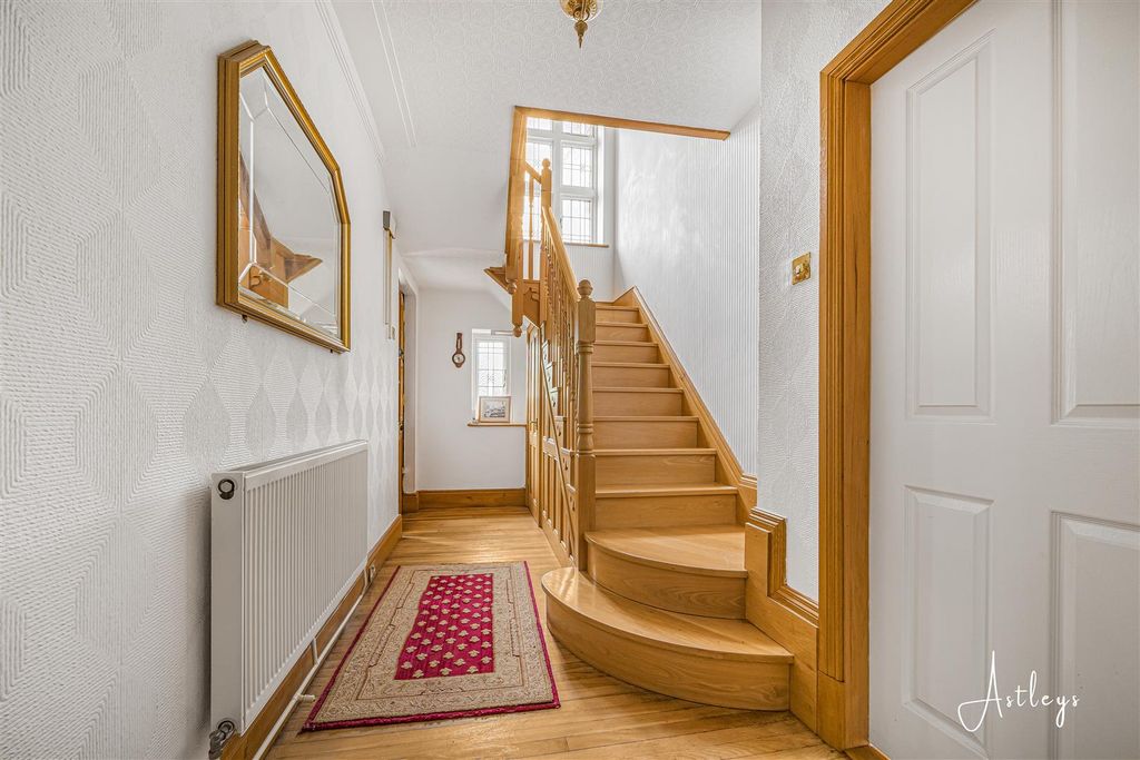 Property photo 2 of 30 Hallway