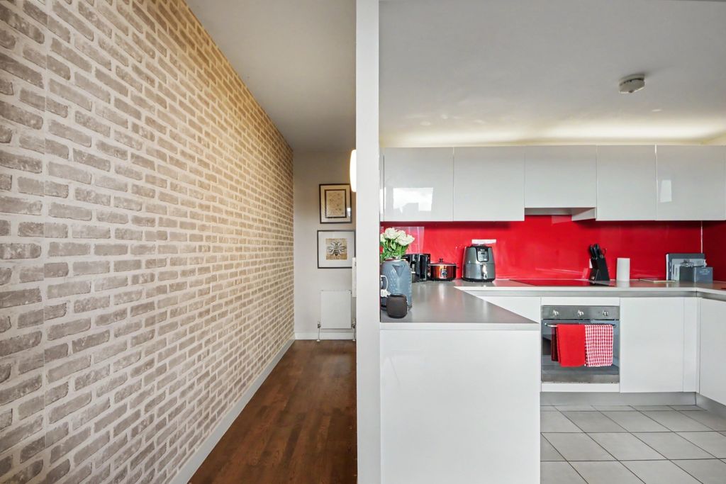 Property photo 3 of 14 Img_4330