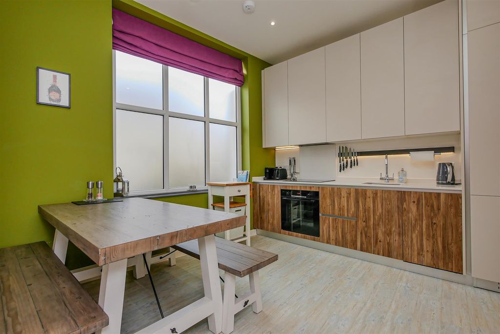 Property photo 3 of 13 Kitchen/Dining Room