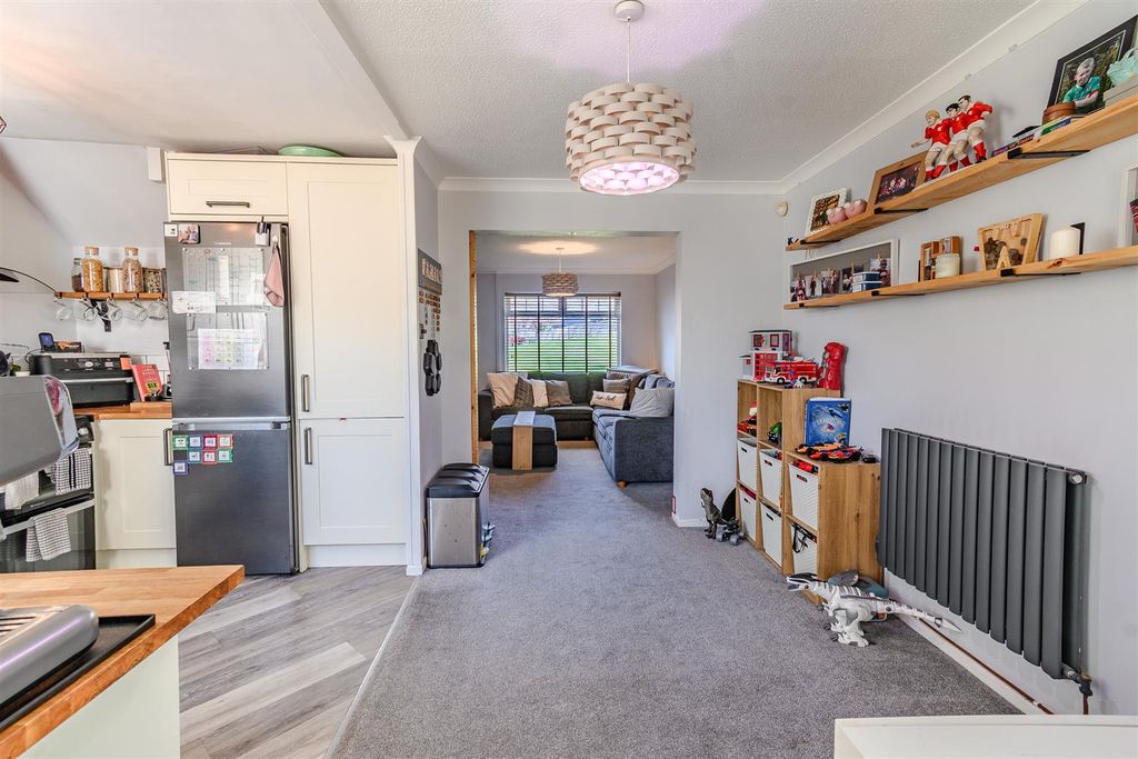 Property photo 3 of 25 Kitchen/ Dining Room