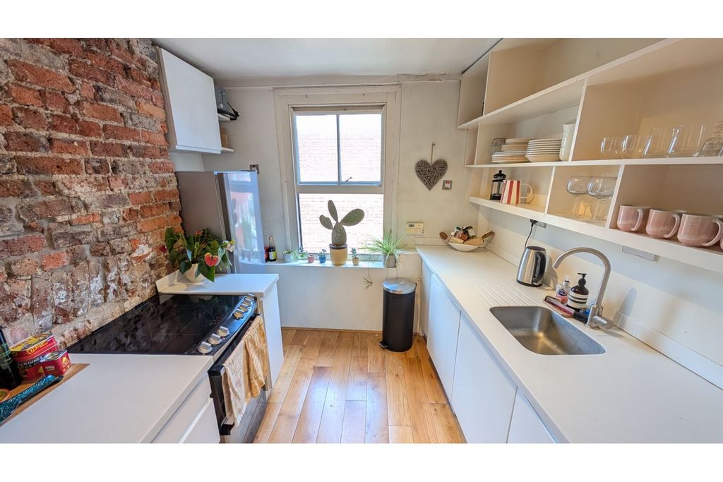 Property photo 3 of 7 Kitchen