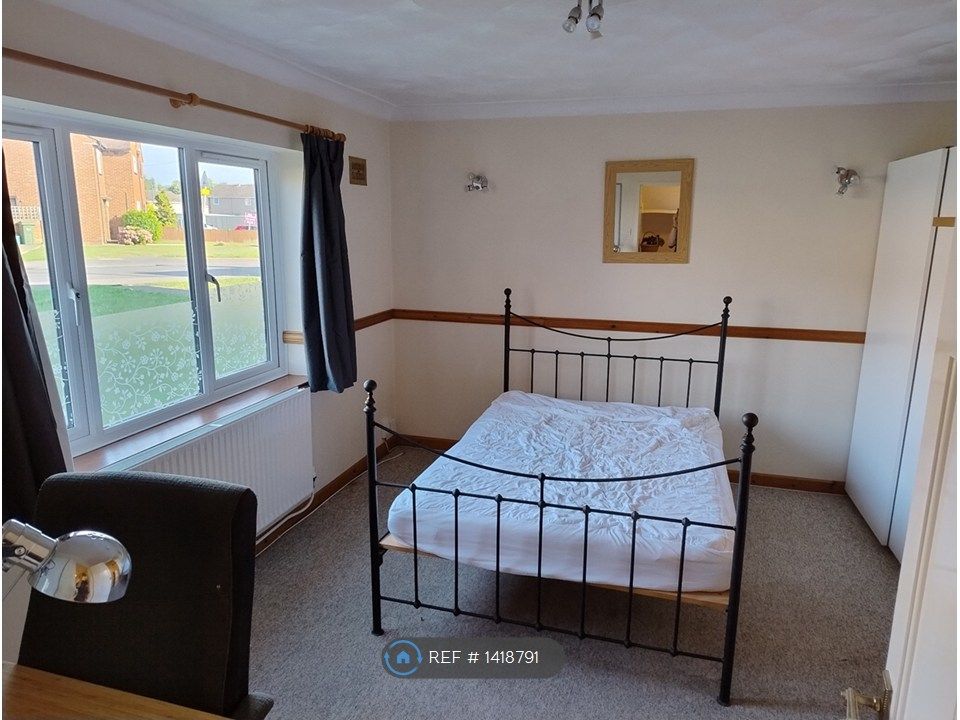 Property photo 3 of 14 Bedroom 1