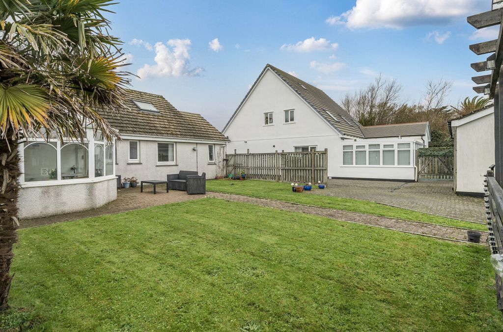 Property photo 2 of 21 1371025-18-690364...