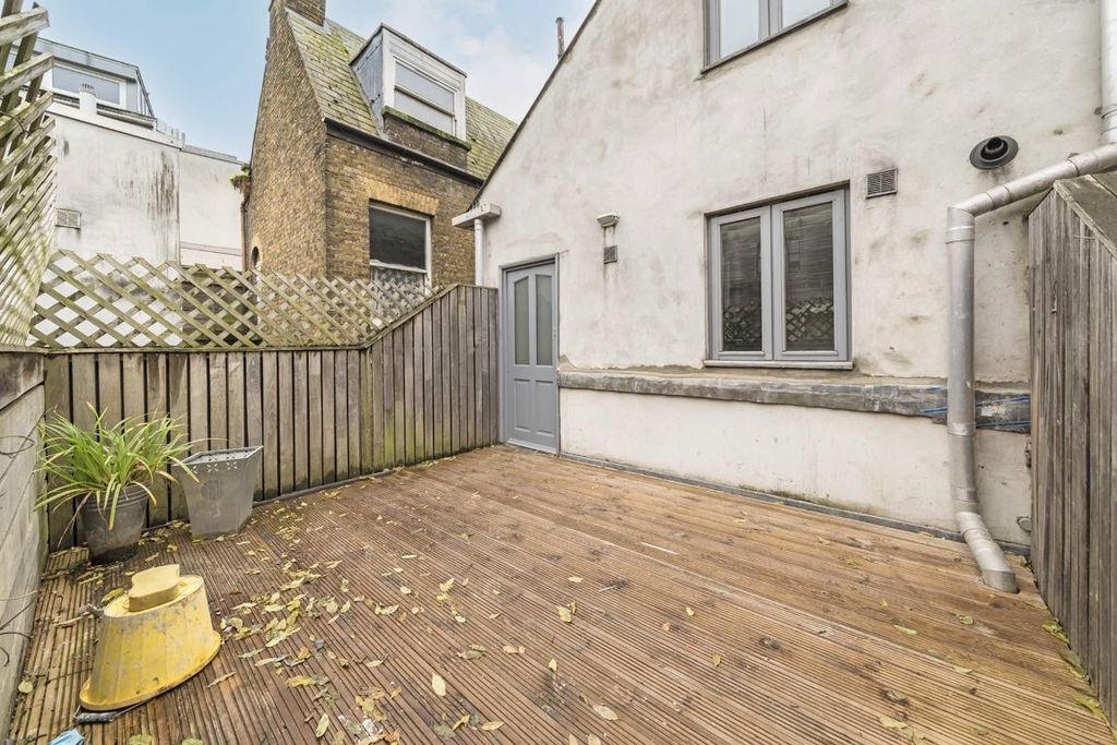 Property photo 1 of 5