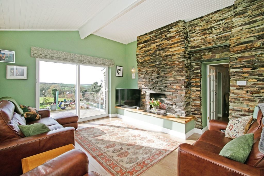 Property photo 3 of 25 Photo