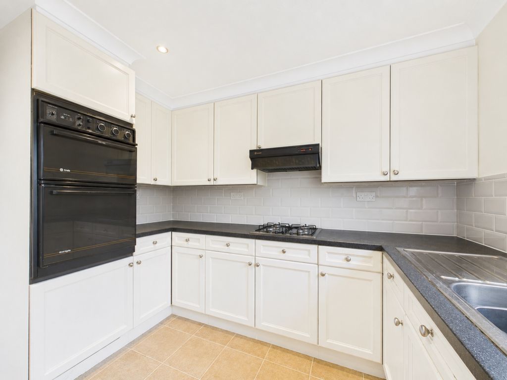 Property photo 2 of 17 E32c46Ca-1B0d-4E6A-A950-4A70F8408E01