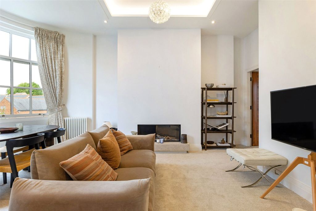 Property photo 2 of 12 Sitting Room