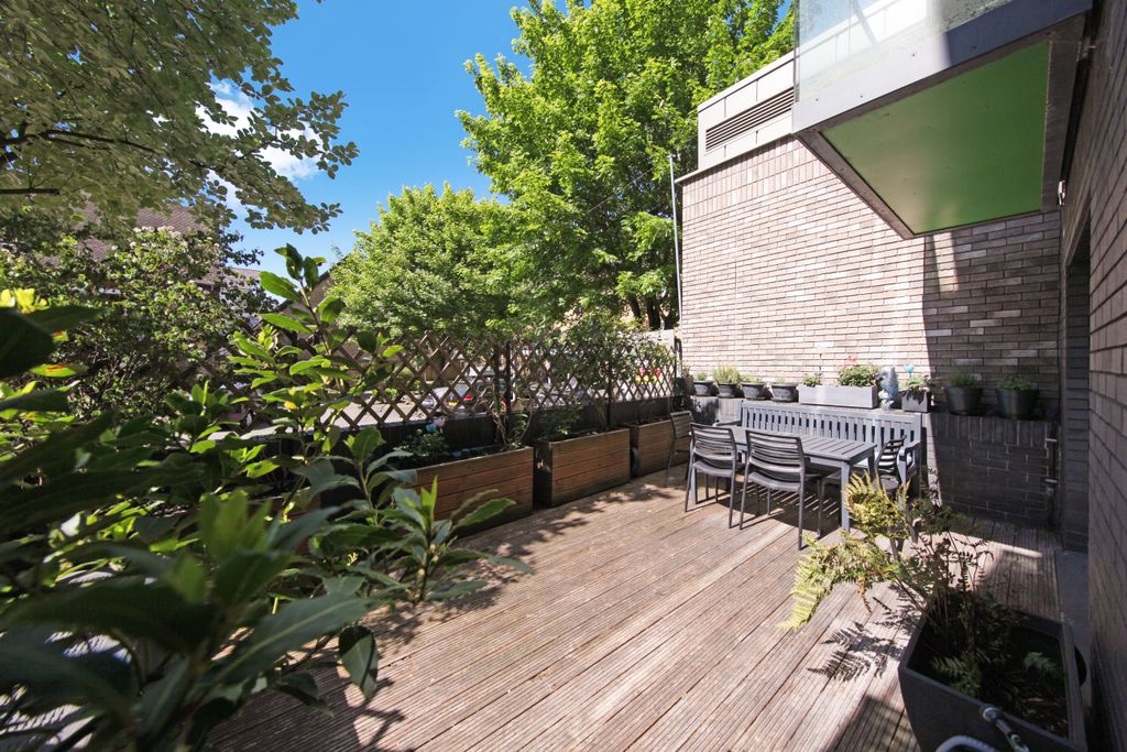 Property photo 2 of 10 Patio Garden