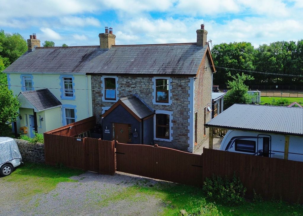 Property photo 1 of 25