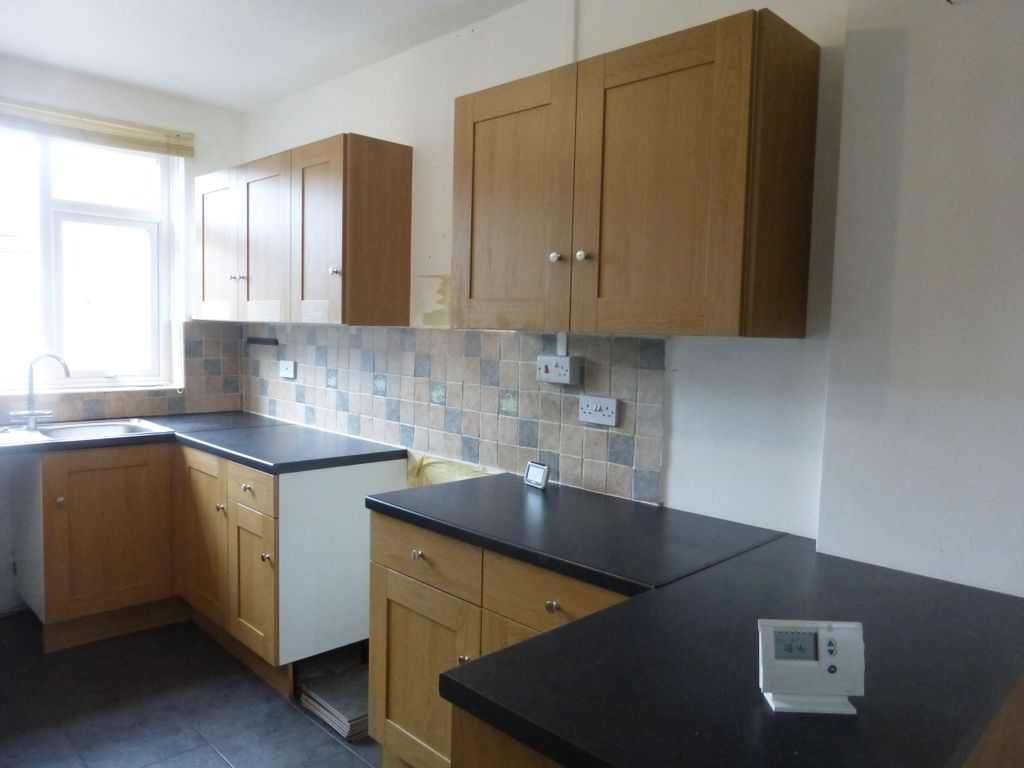 Property photo 2 of 7 Kitchen