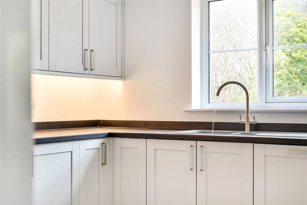 Property photo 3 of 12 Example