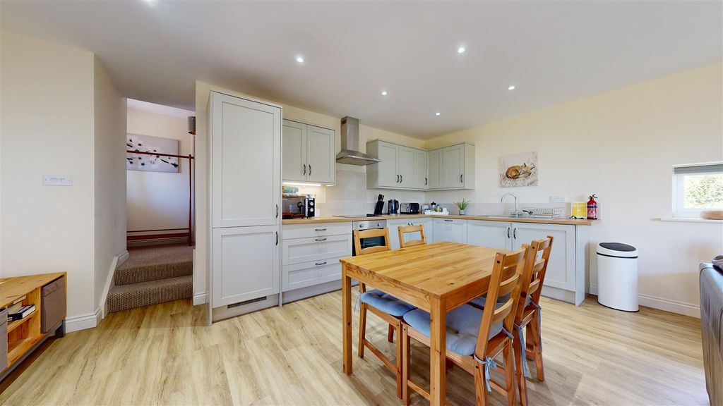 Property photo 2 of 11 07012024_170156.Jpg