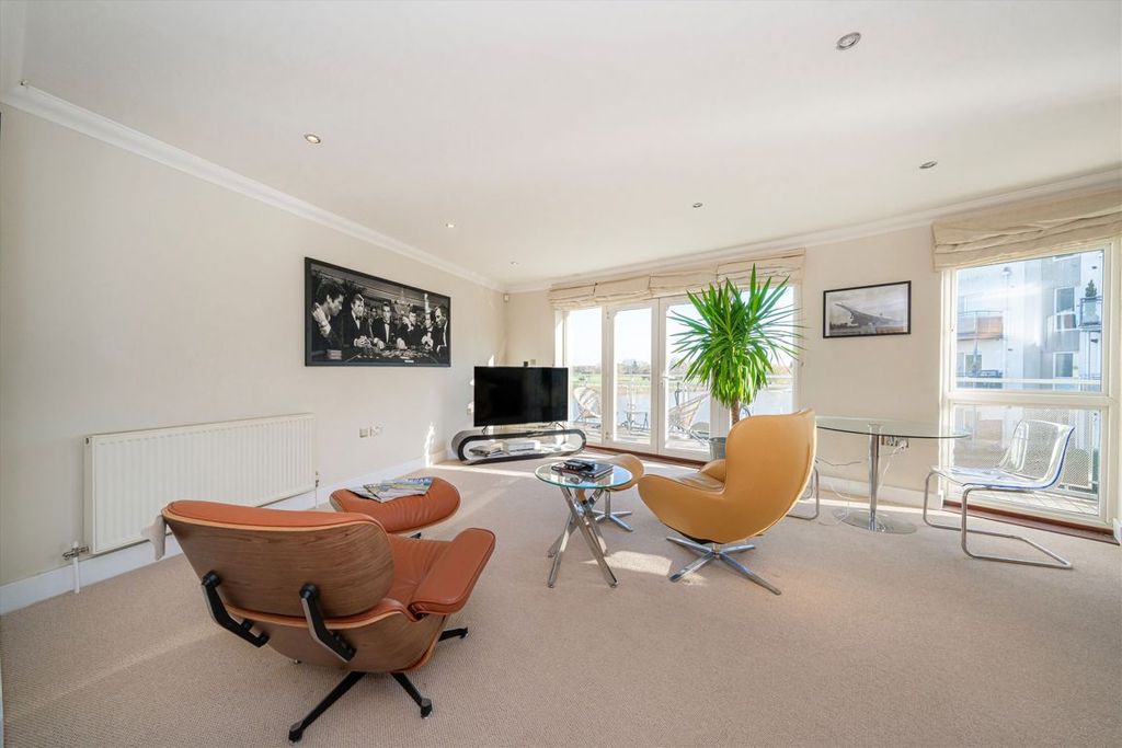 Property photo 3 of 9