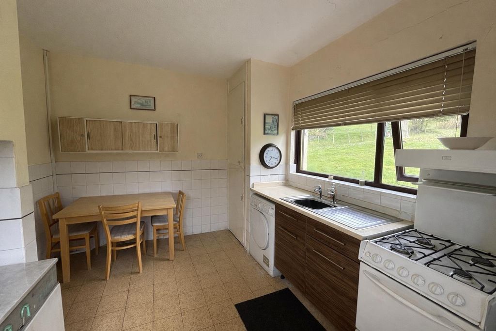 Property photo 2 of 11 Kitchen/Breakfast Room