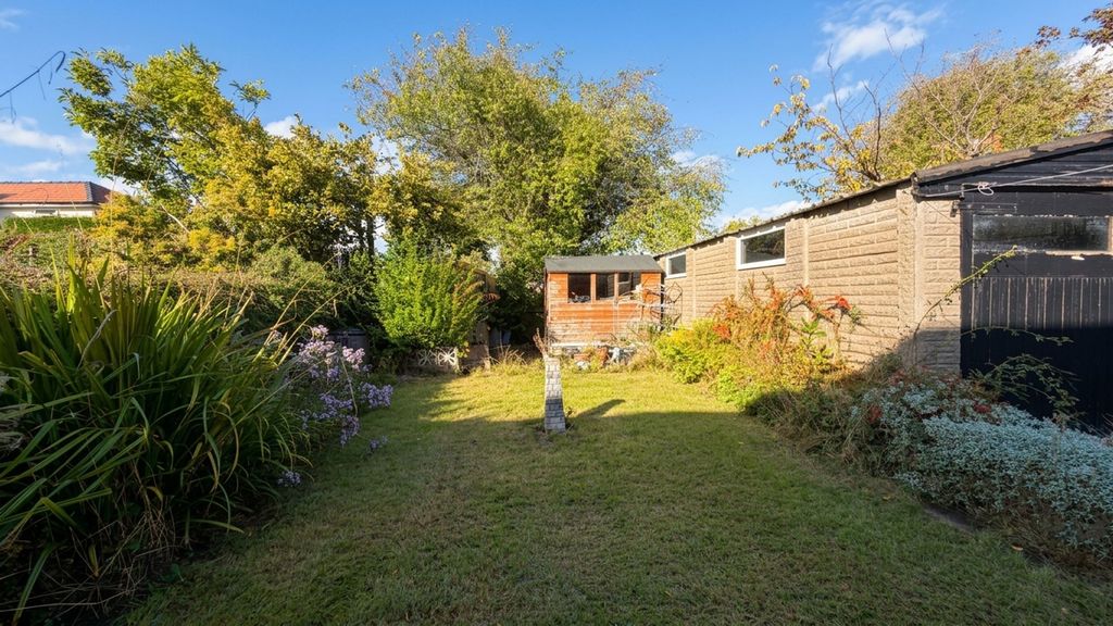 Property photo 2 of 12 Garden