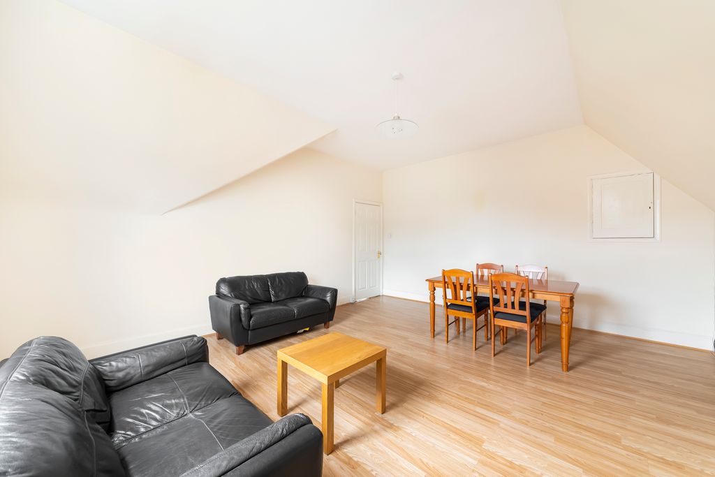 Property photo 3 of 15 2 - Dsc08244