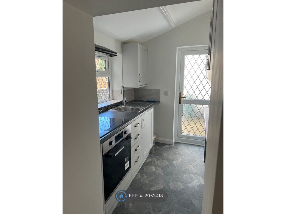 Property photo 2 of 18 Kitchen