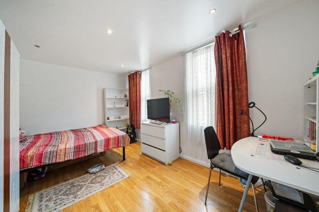 Property photo 2 of 12