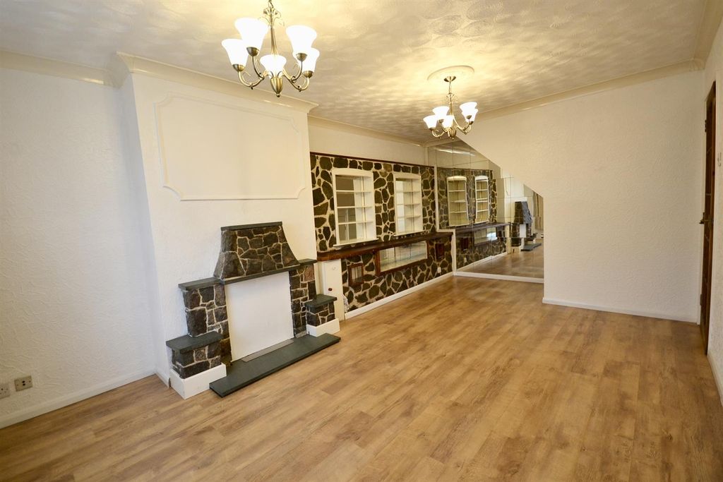 Property photo 3 of 28 Living Room