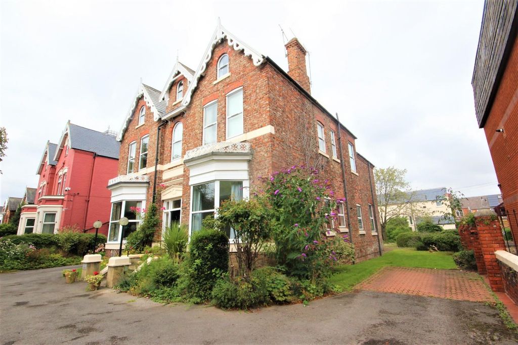 Property photo 1 of 10 Front