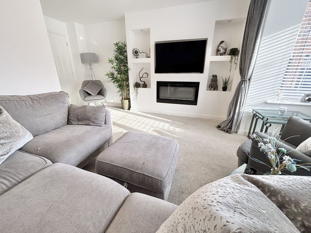 Property photo 2 of 27