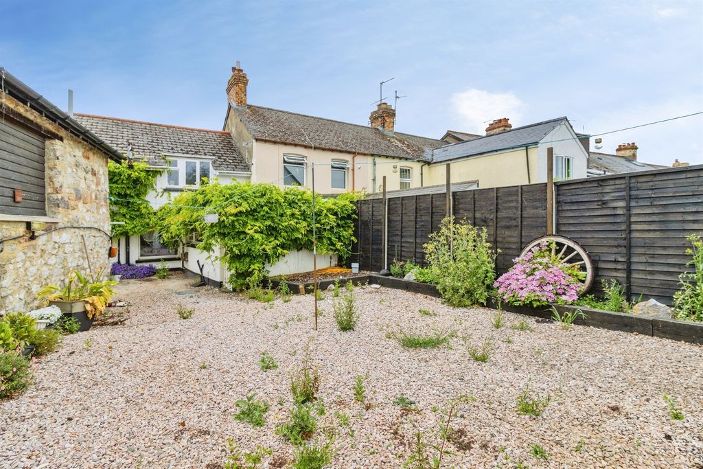 Property photo 2 of 32