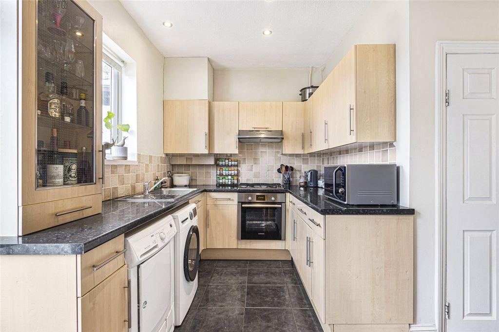 Property photo 3 of 17 Kitchen