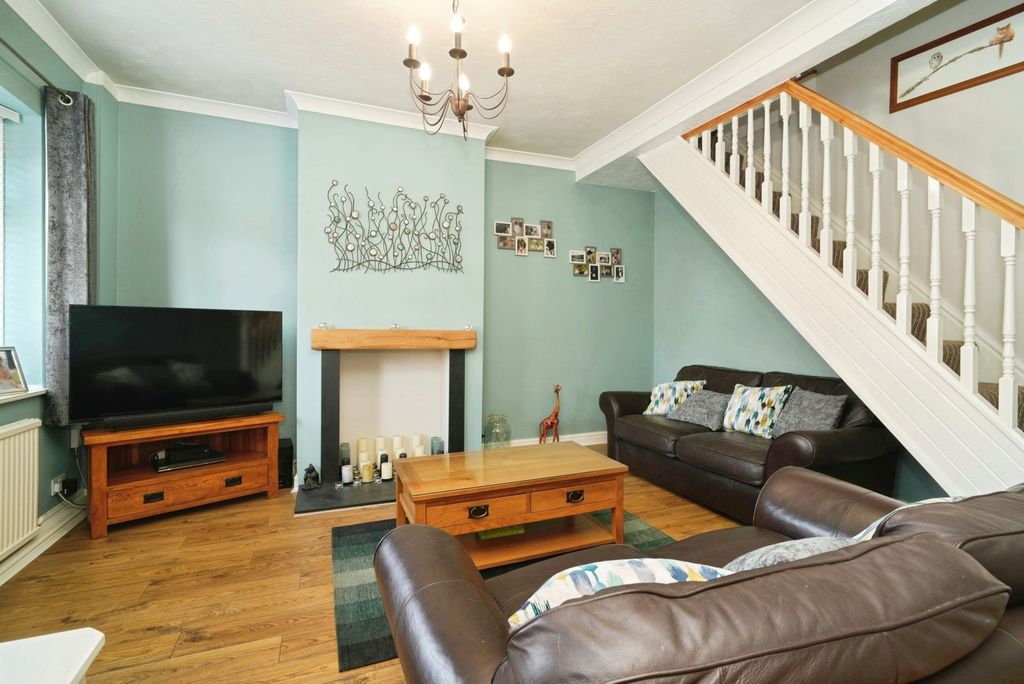 Property photo 3 of 18 Lounge