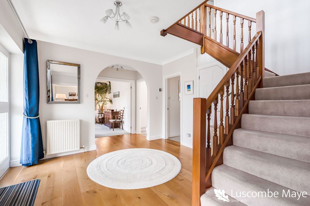 Property photo 2 of 25