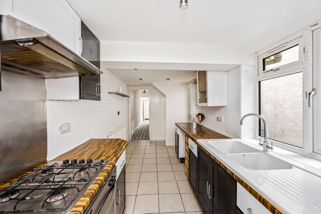 Property photo 3 of 16 Photo 7