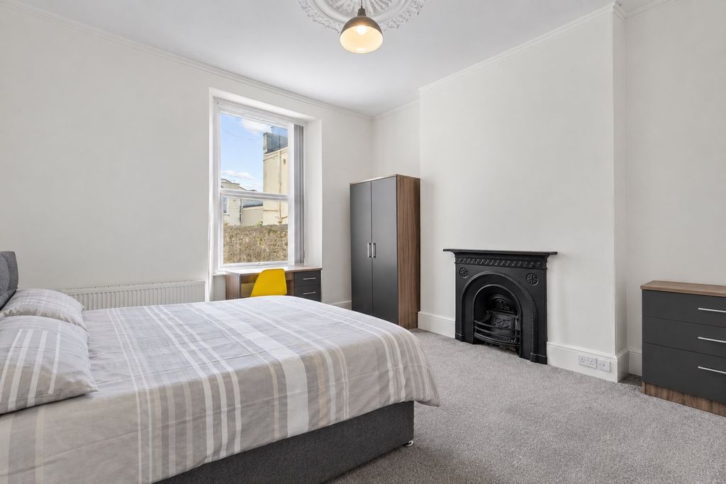 Property photo 1 of 5 2026 Room 2, 6 Mildmay