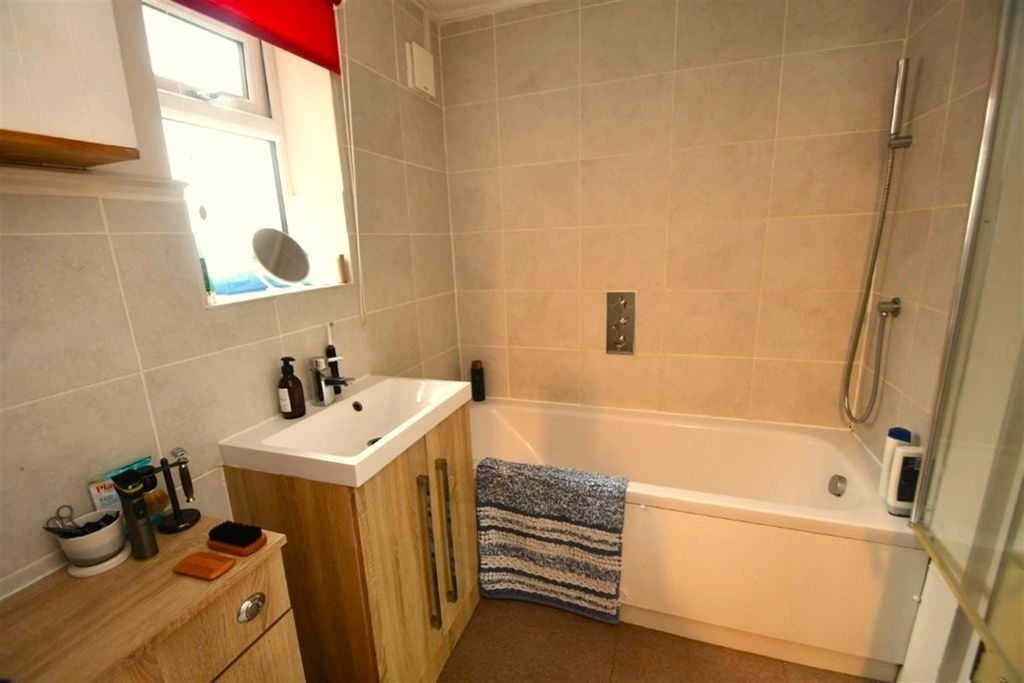 Property photo 2 of 7 Bathroom